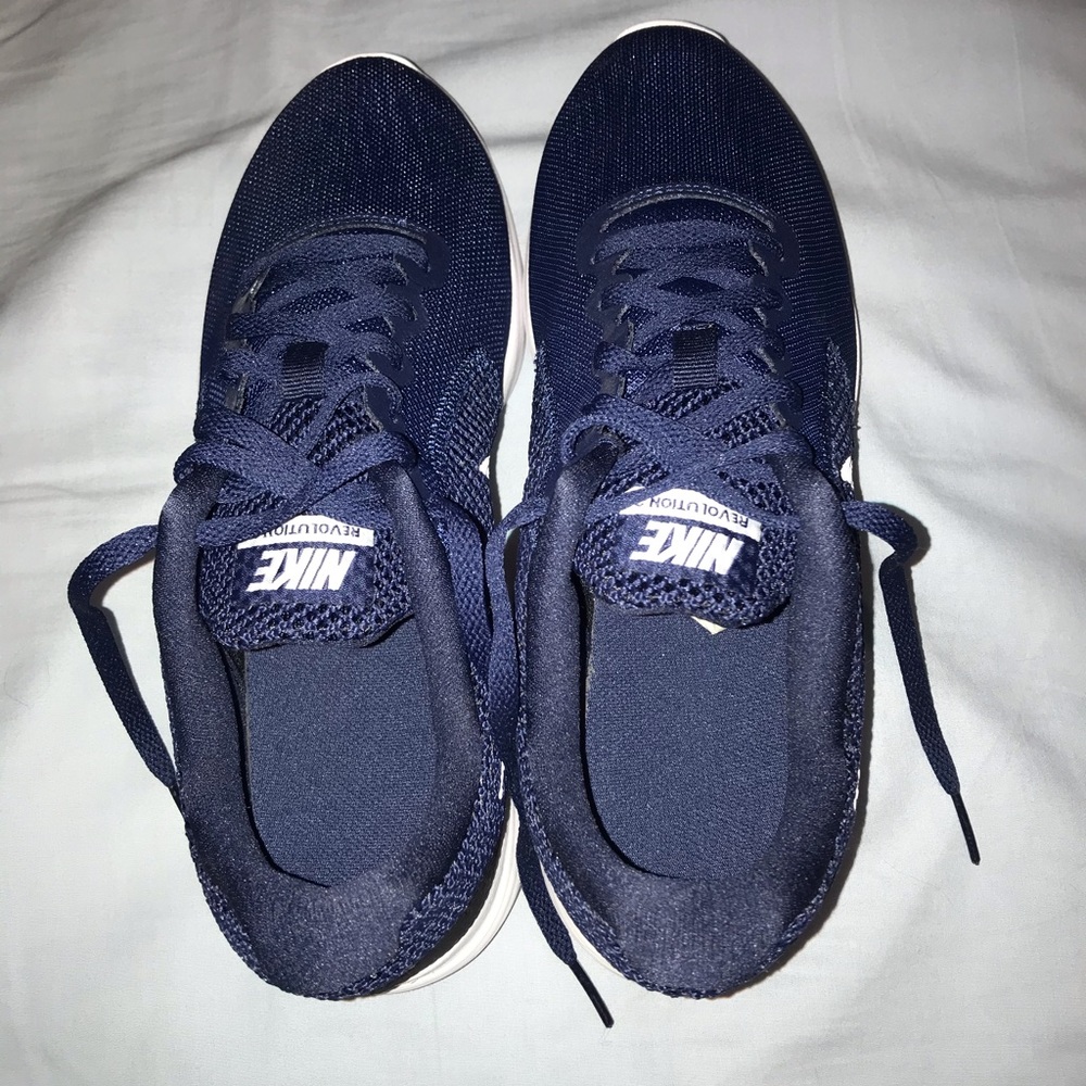Nike Revolution 3